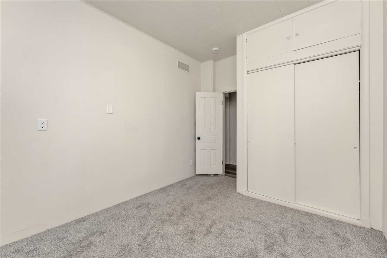 758 Pearl Street, Benton Harbor, MI, 49022-4984