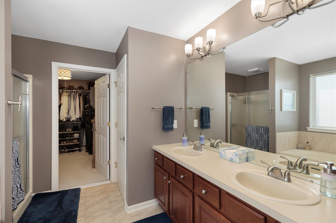 10153 E Avondale Circle, Ypsilanti, MI, 48198-3283