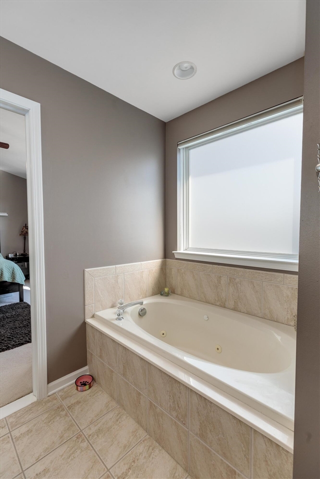 10153 E Avondale Circle, Ypsilanti, MI, 48198-3283