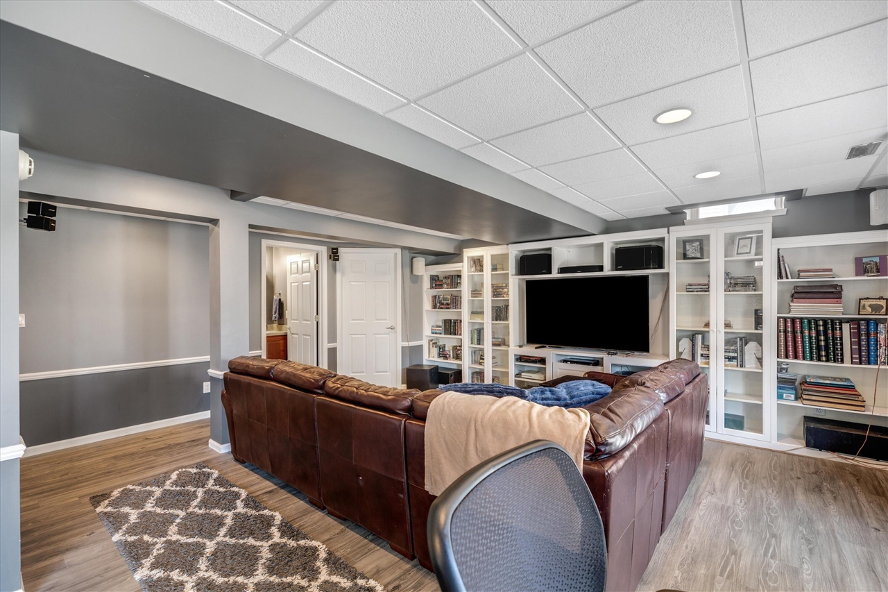 10153 E Avondale Circle, Ypsilanti, MI, 48198-3283