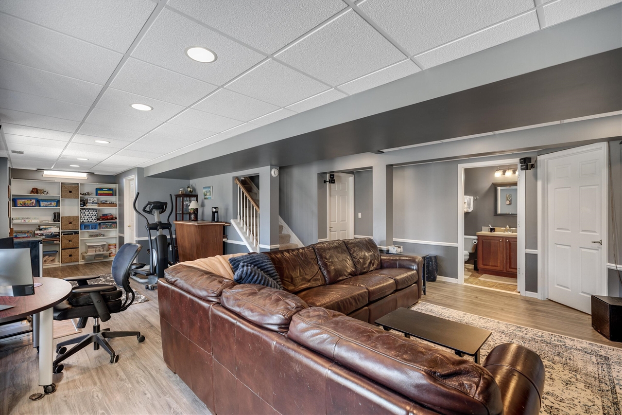 10153 E Avondale Circle, Ypsilanti, MI, 48198-3283