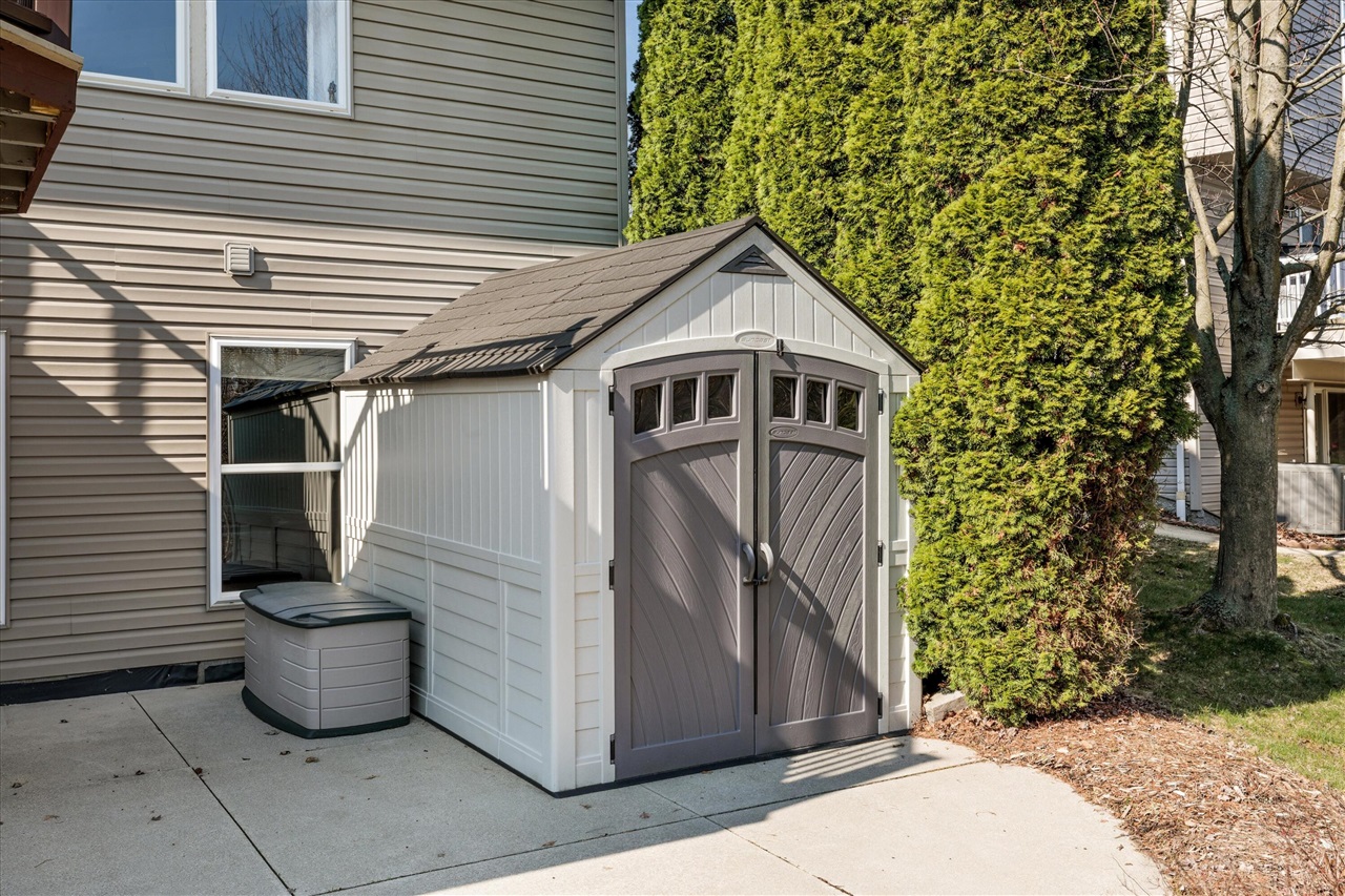 10153 E Avondale Circle, Ypsilanti, MI, 48198-3283