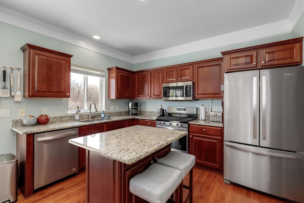 10153 E Avondale Circle, Ypsilanti, MI, 48198-3283