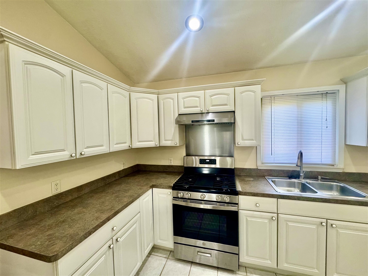 15338 Flanders Street, Southgate, MI, 48195-2974