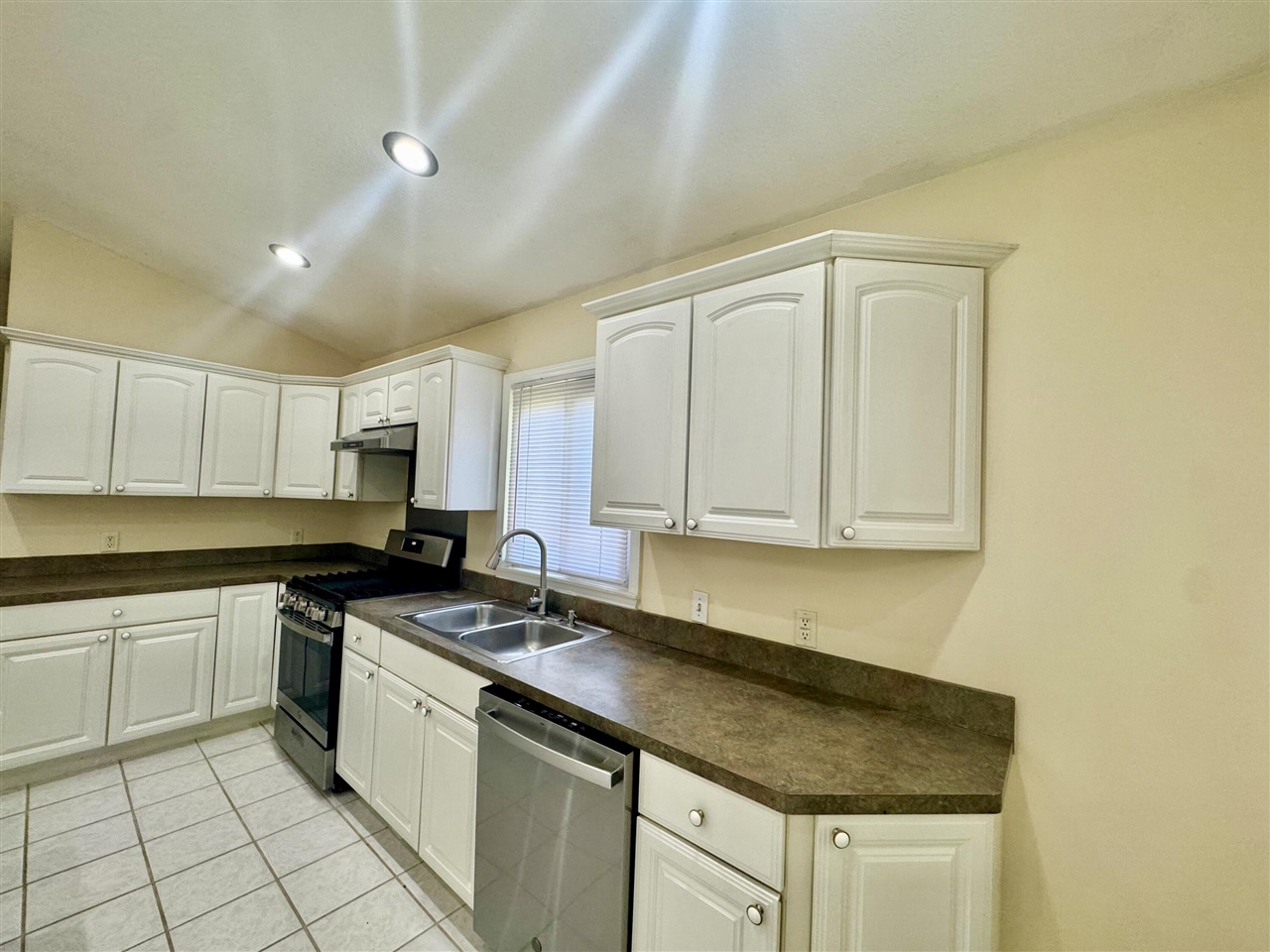 15338 Flanders Street, Southgate, MI, 48195-2974