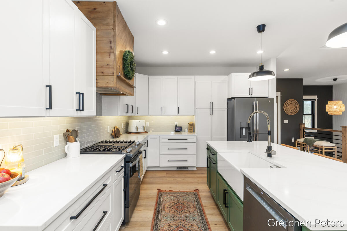 7540 Thornapple Dales Drive, Alto, MI, 49302-9788