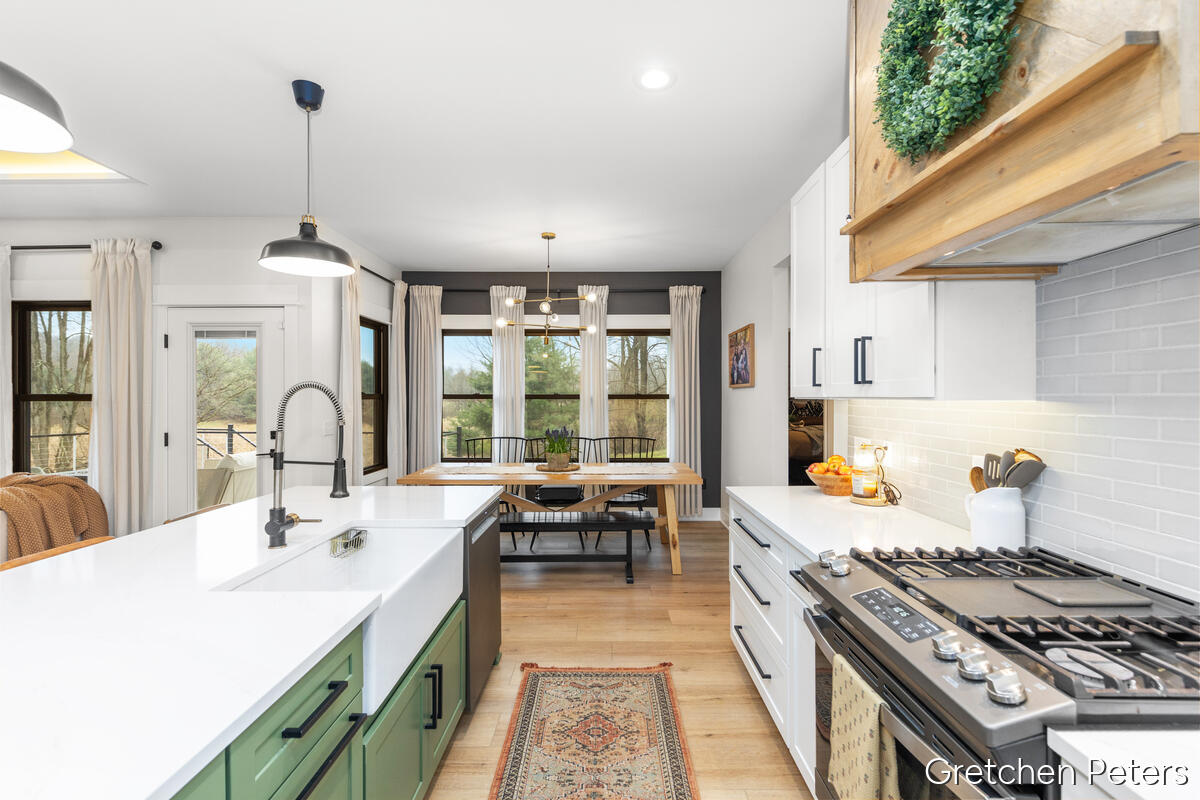 7540 Thornapple Dales Drive, Alto, MI, 49302-9788