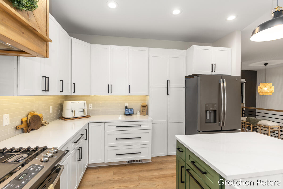 7540 Thornapple Dales Drive, Alto, MI, 49302-9788