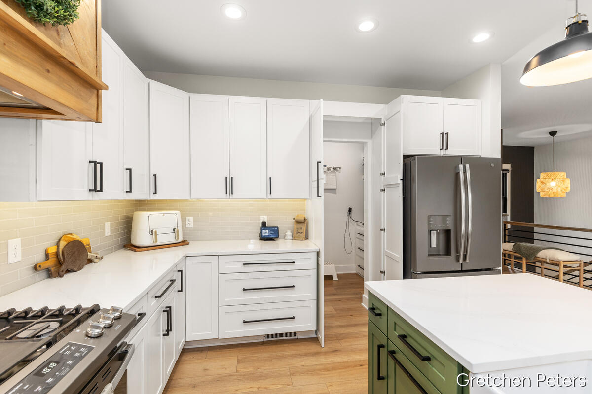 7540 Thornapple Dales Drive, Alto, MI, 49302-9788