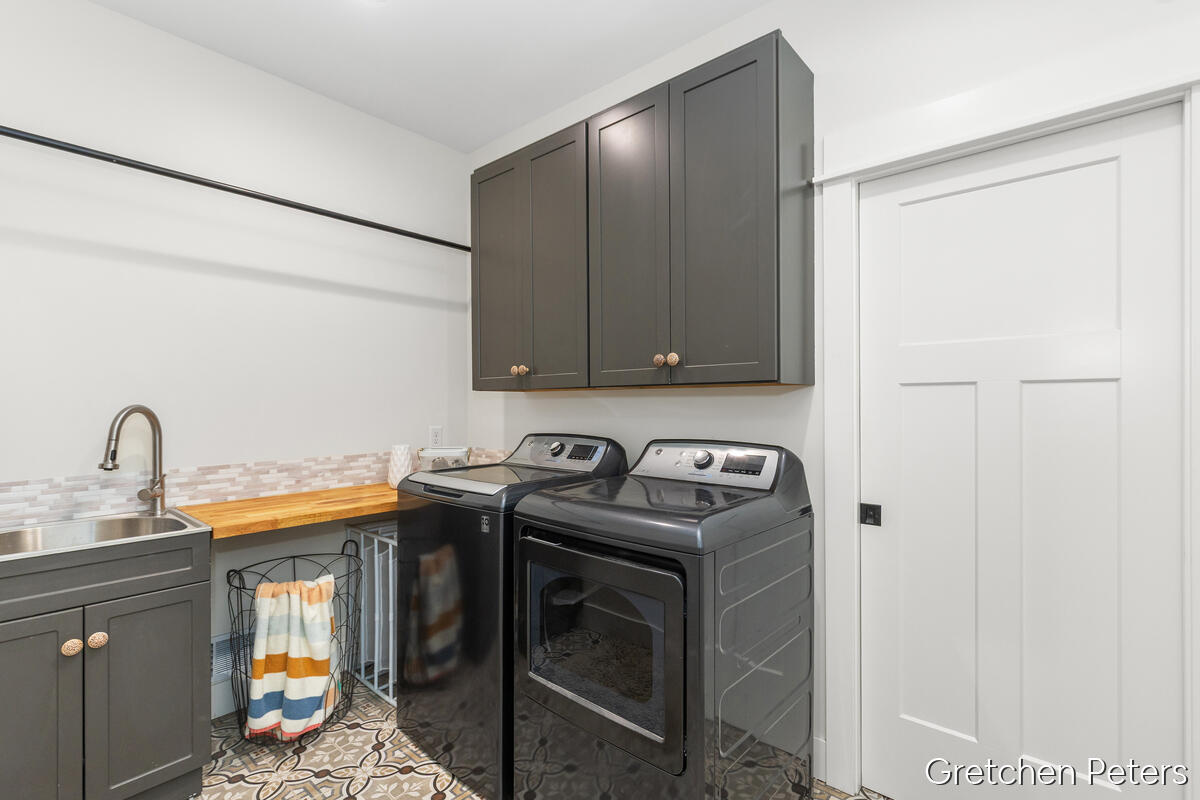 7540 Thornapple Dales Drive, Alto, MI, 49302-9788