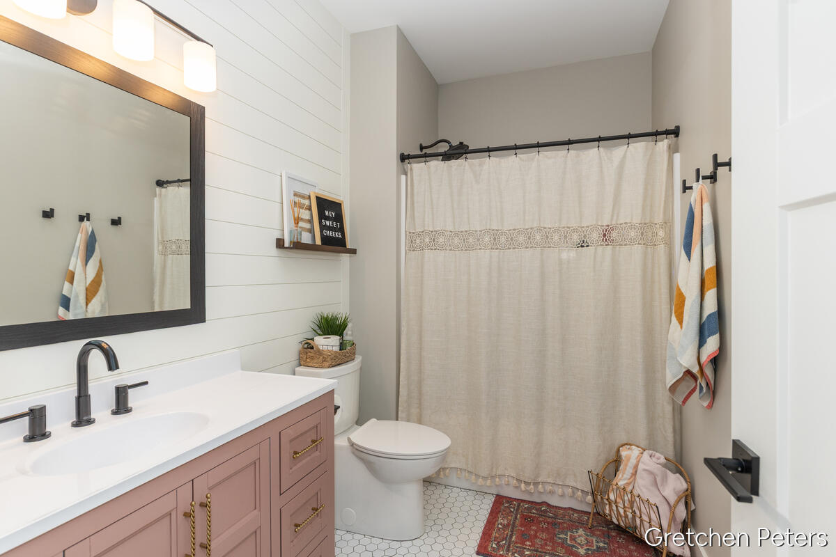 7540 Thornapple Dales Drive, Alto, MI, 49302-9788