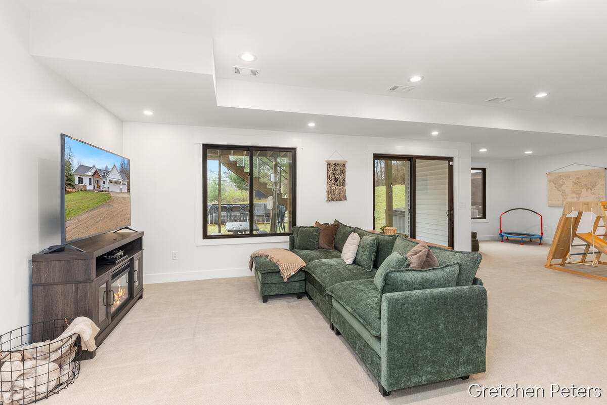 7540 Thornapple Dales Drive, Alto, MI, 49302-9788