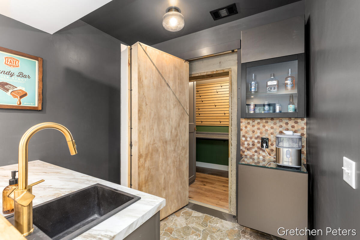 7540 Thornapple Dales Drive, Alto, MI, 49302-9788