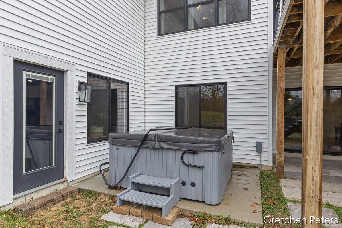 7540 Thornapple Dales Drive, Alto, MI, 49302-9788