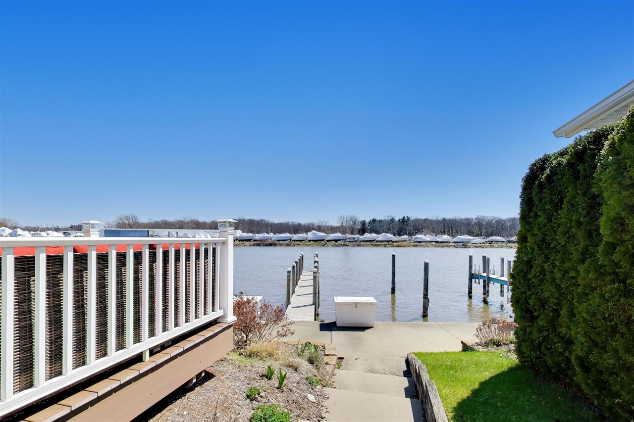 425 Island Pointe Drive, Saint Joseph, MI, 49085