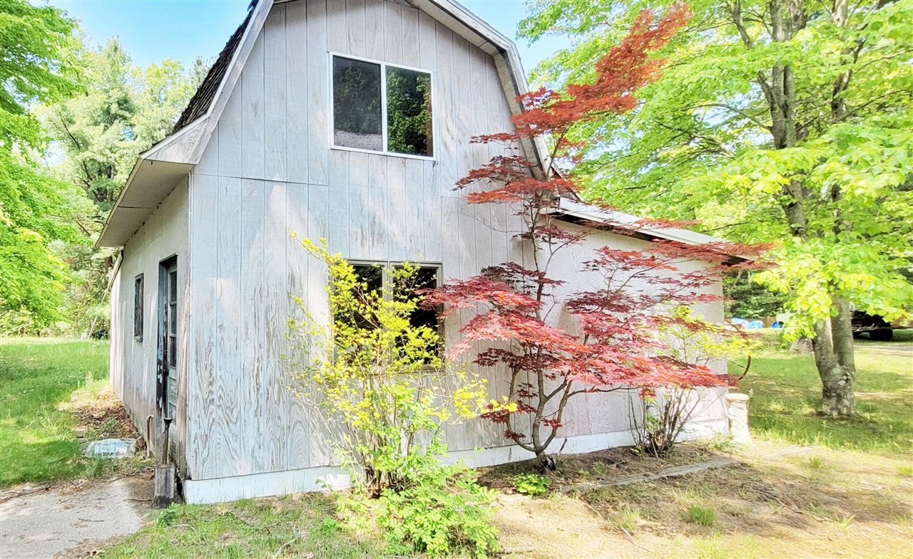 5350 E Crystal Lake Road, Holton, MI, 49425-8563