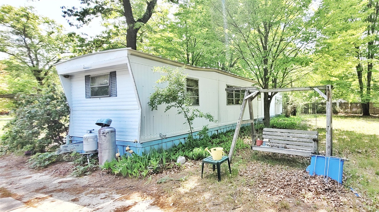 5350 E Crystal Lake Road, Holton, MI, 49425-8563