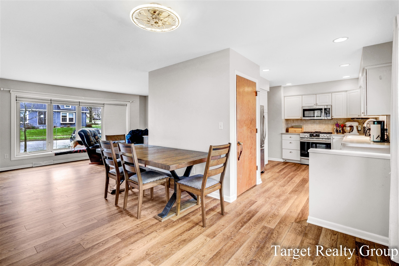 1660 Rose Parkway, Grand Rapids, MI, 49506-5247