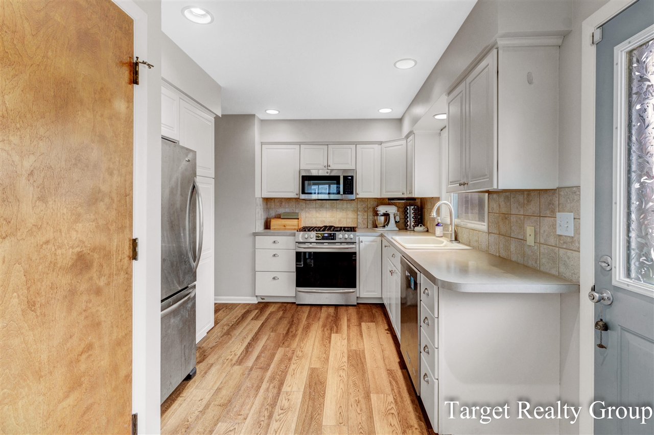 1660 Rose Parkway, Grand Rapids, MI, 49506-5247