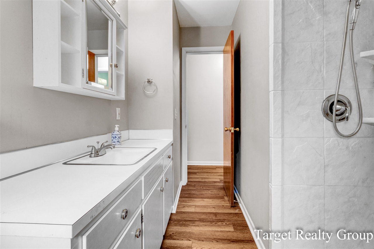 1660 Rose Parkway, Grand Rapids, MI, 49506-5247