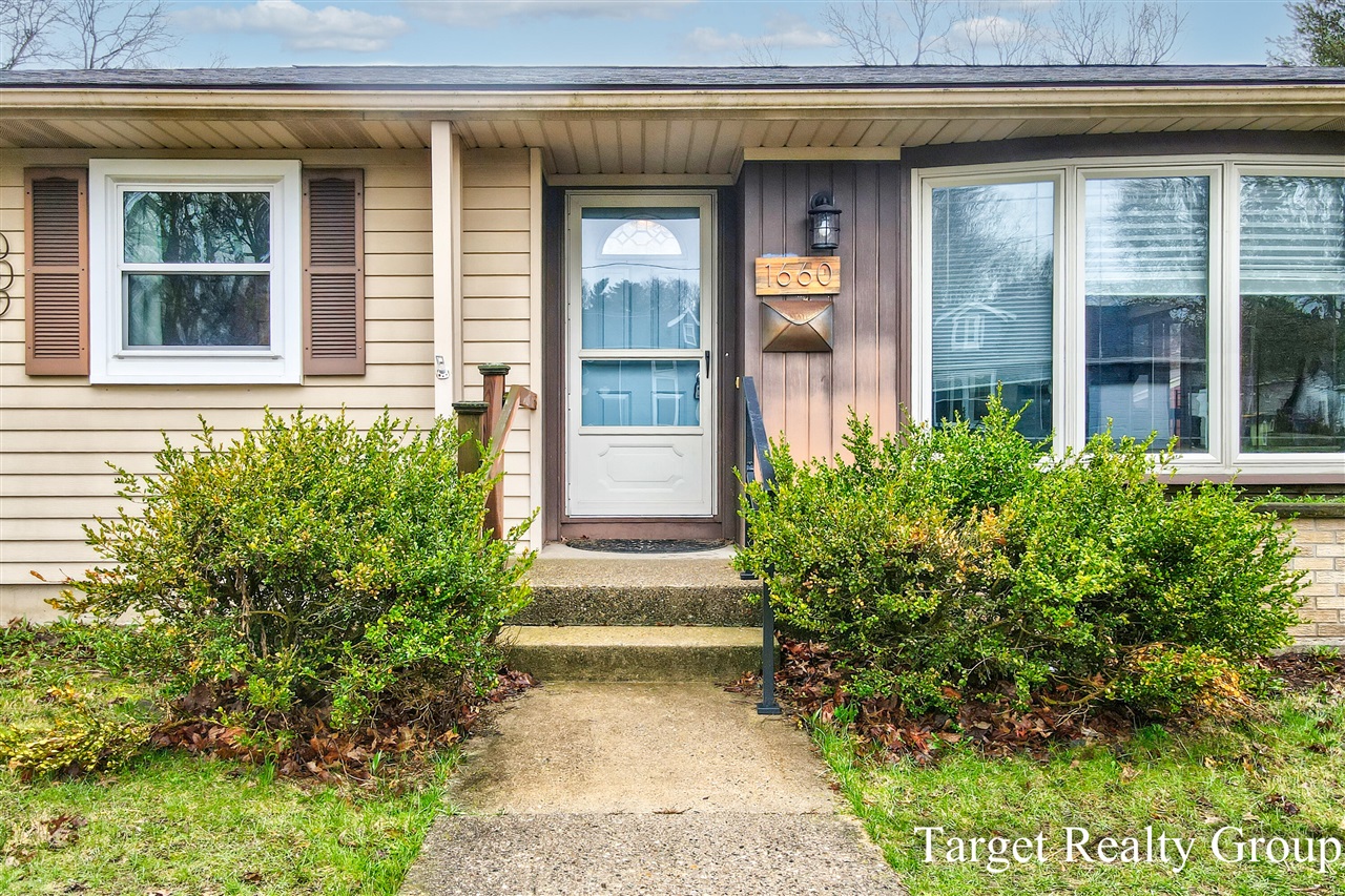 1660 Rose Parkway, Grand Rapids, MI, 49506-5247