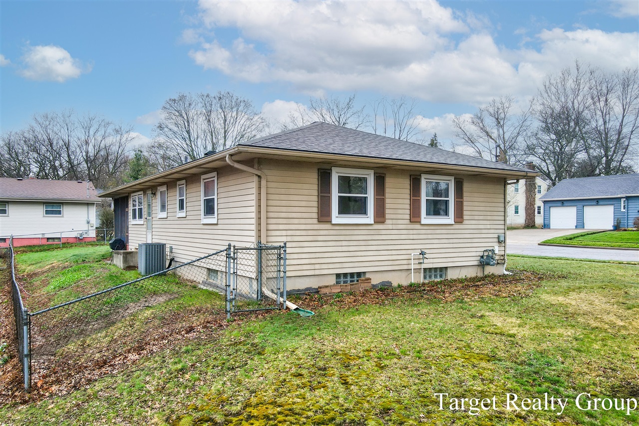 1660 Rose Parkway, Grand Rapids, MI, 49506-5247