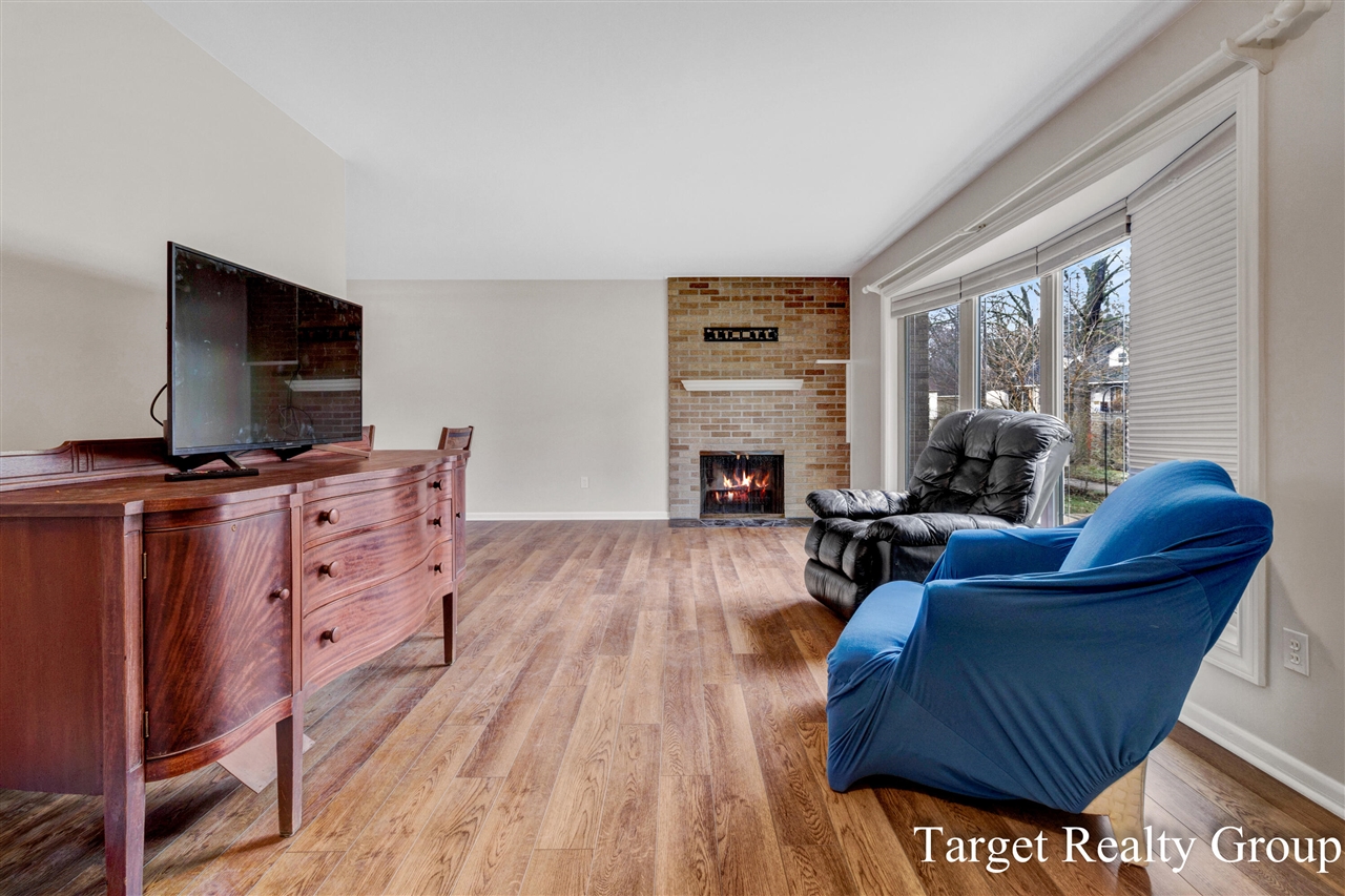 1660 Rose Parkway, Grand Rapids, MI, 49506-5247