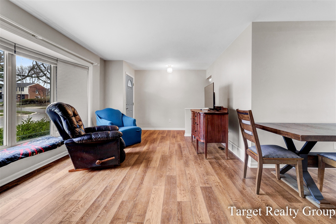 1660 Rose Parkway, Grand Rapids, MI, 49506-5247