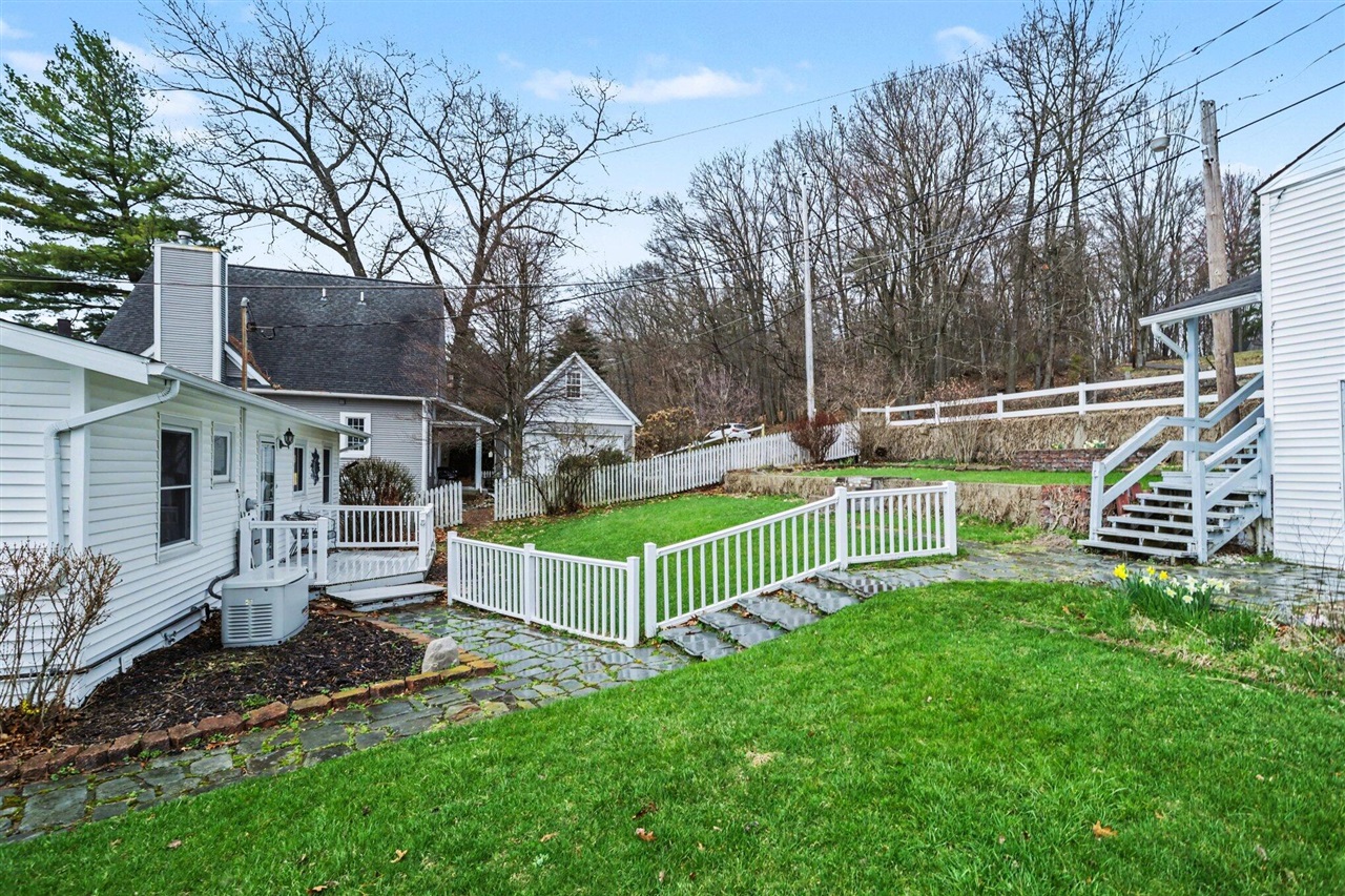 12294 N Sherman Lake Drive, Augusta, MI, 49012-9280