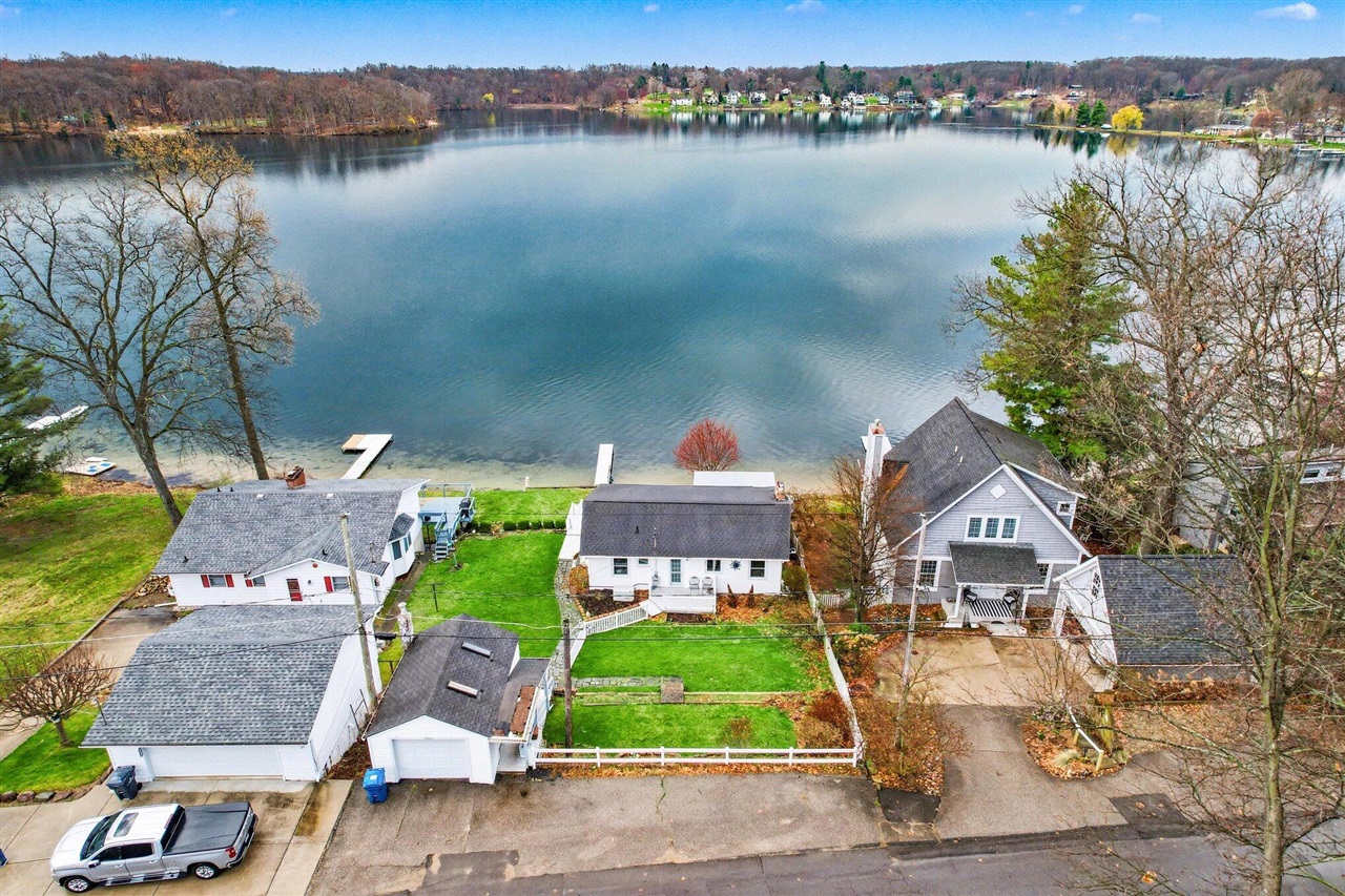 12294 N Sherman Lake Drive, Augusta, MI, 49012-9280