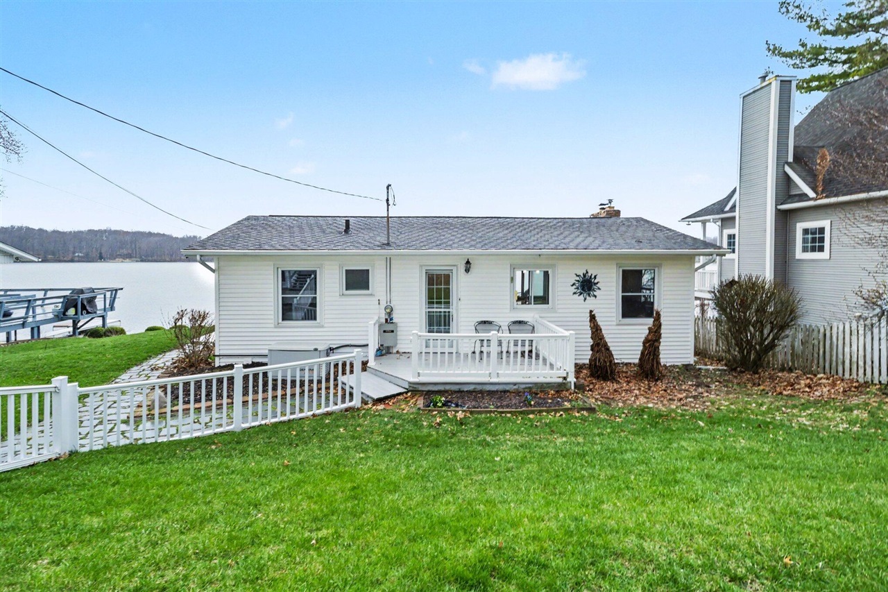 12294 N Sherman Lake Drive, Augusta, MI, 49012-9280