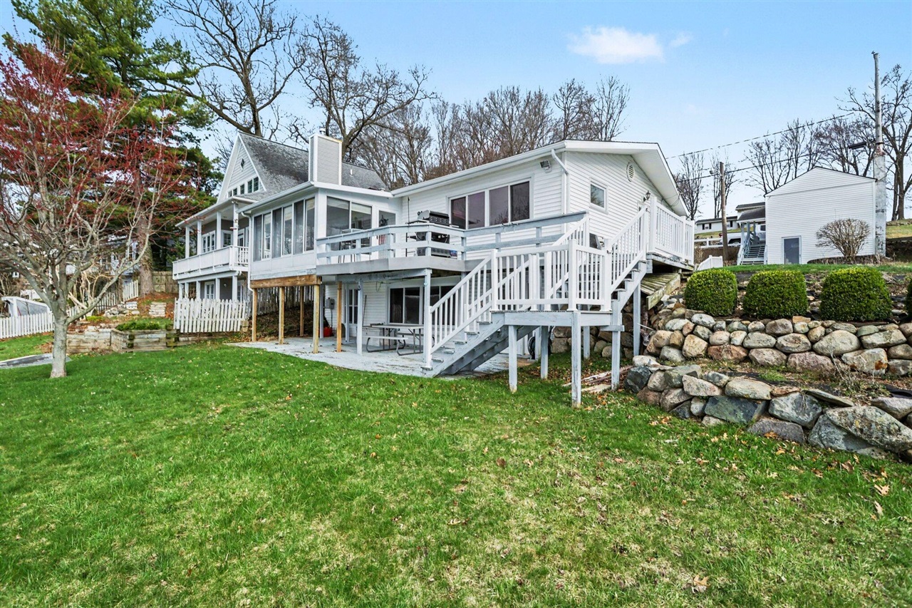 12294 N Sherman Lake Drive, Augusta, MI, 49012-9280