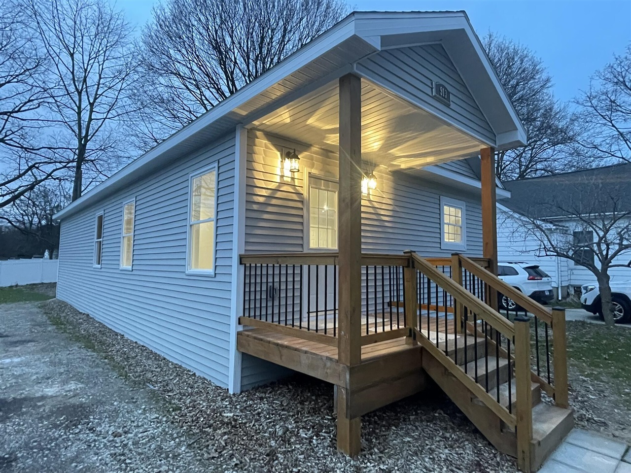 913 Pine Avenue, Alma, MI, 48801-1234