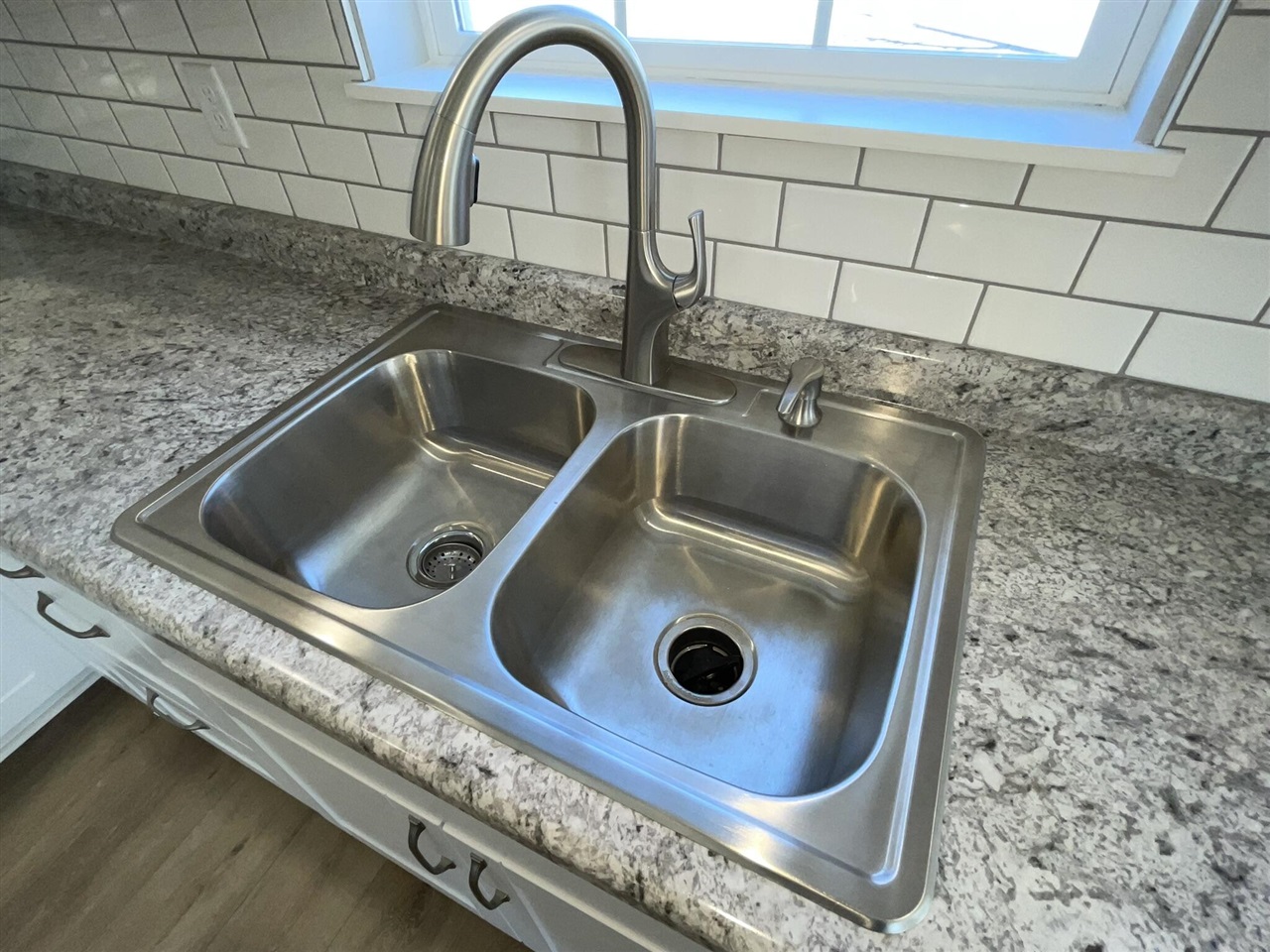 913 Pine Avenue, Alma, MI, 48801-1234