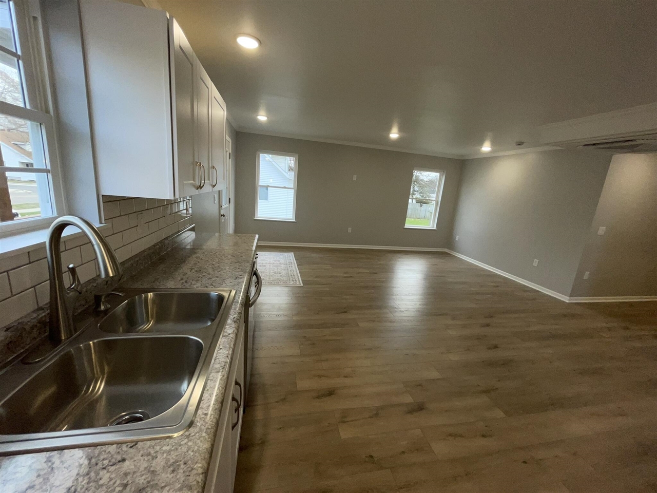 913 Pine Avenue, Alma, MI, 48801-1234