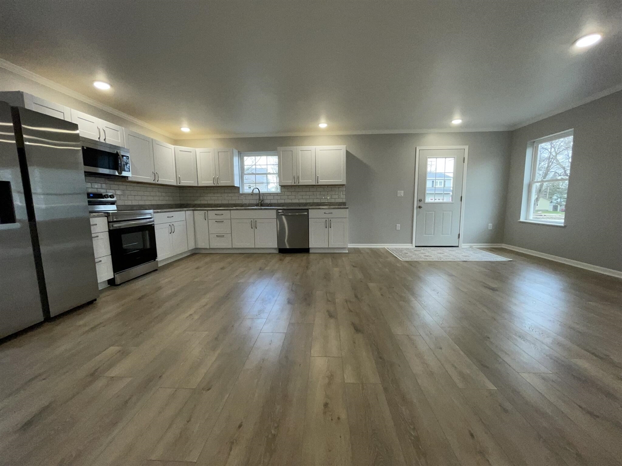 913 Pine Avenue, Alma, MI, 48801-1234