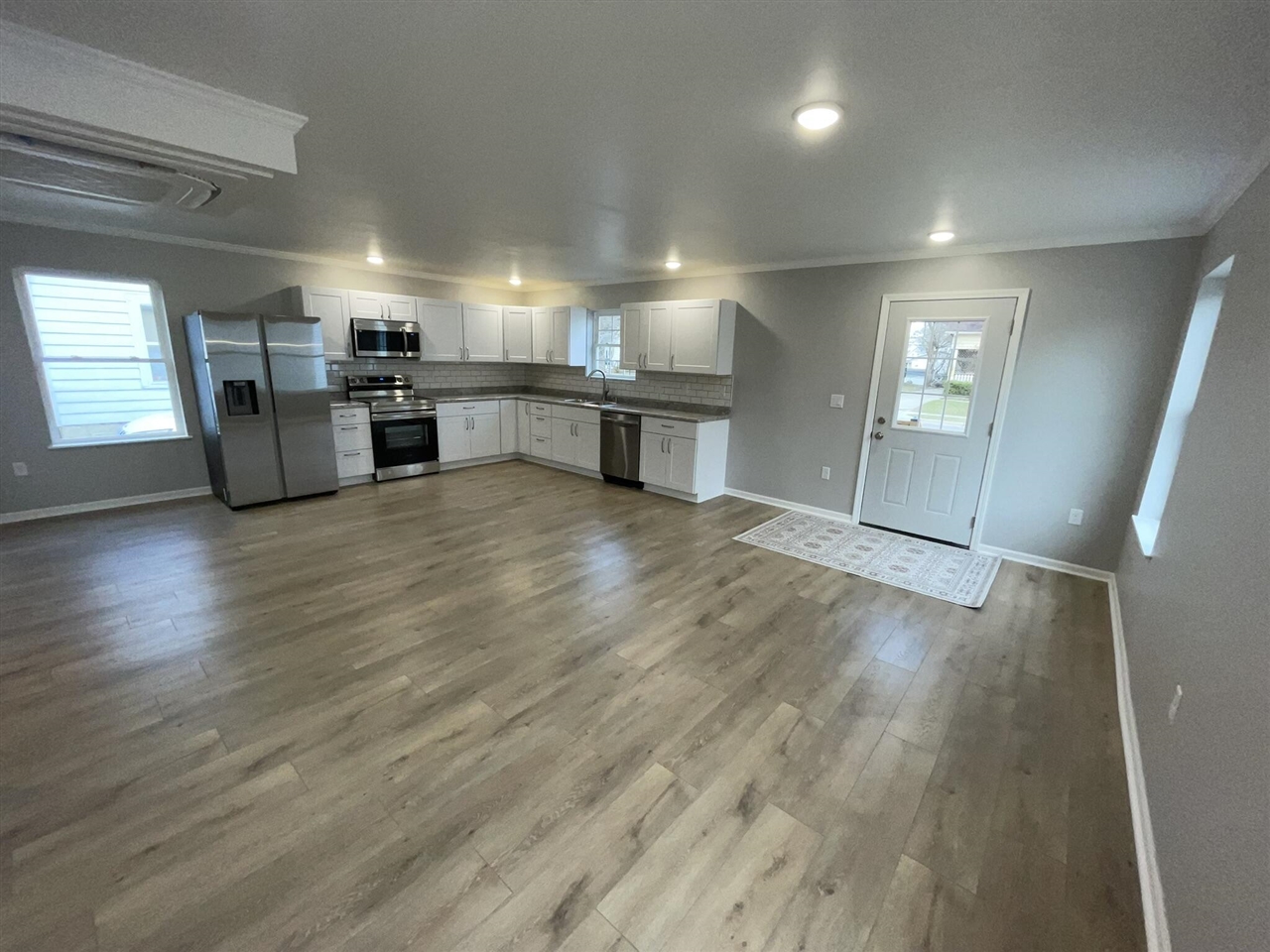 913 Pine Avenue, Alma, MI, 48801-1234