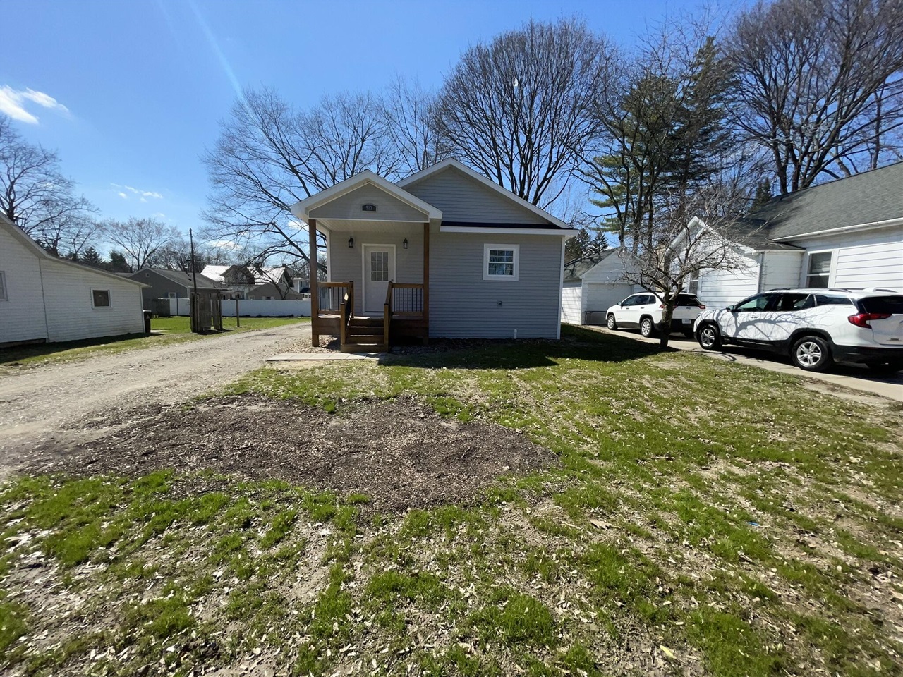 913 Pine Avenue, Alma, MI, 48801-1234