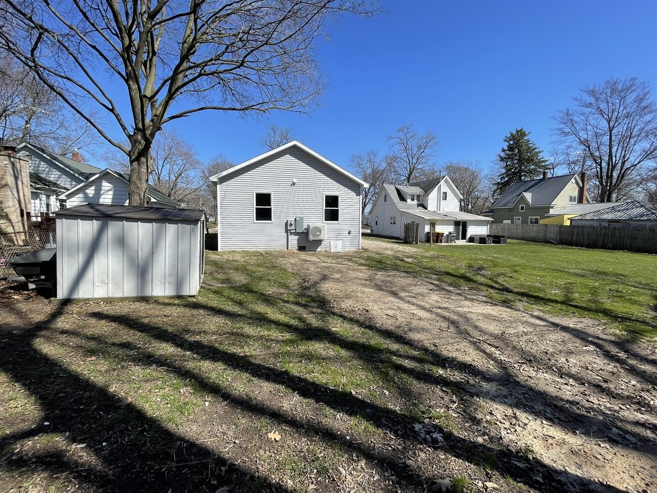 913 Pine Avenue, Alma, MI, 48801-1234