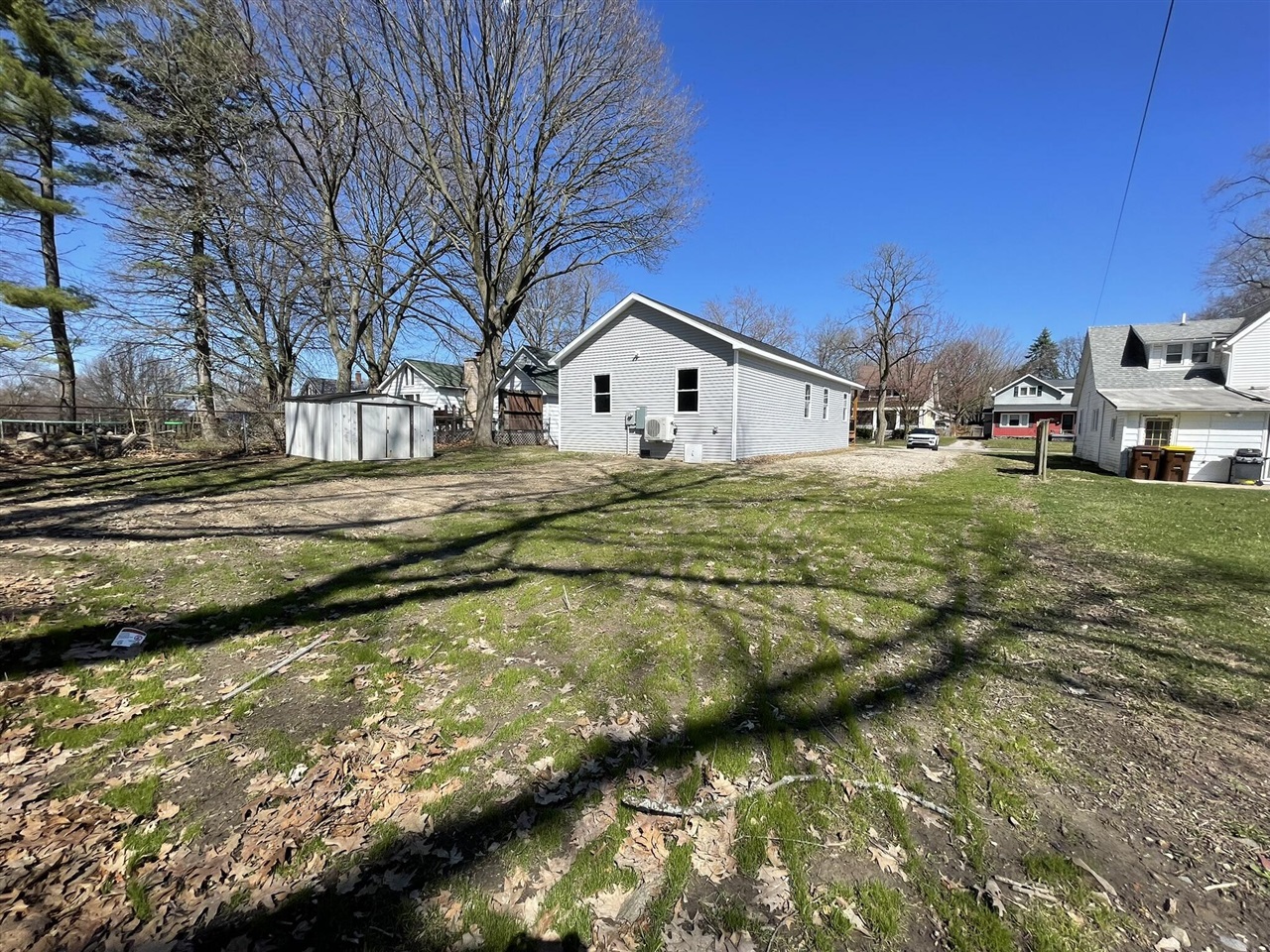 913 Pine Avenue, Alma, MI, 48801-1234