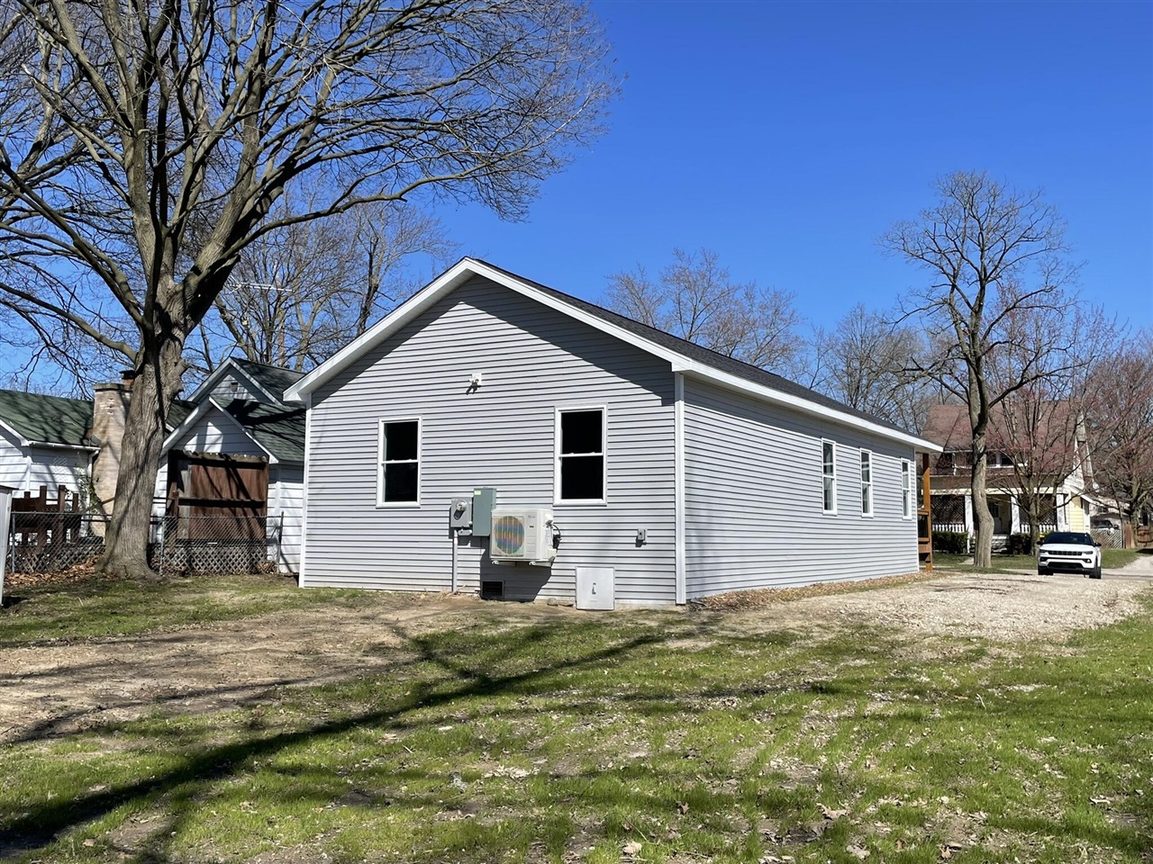 913 Pine Avenue, Alma, MI, 48801-1234