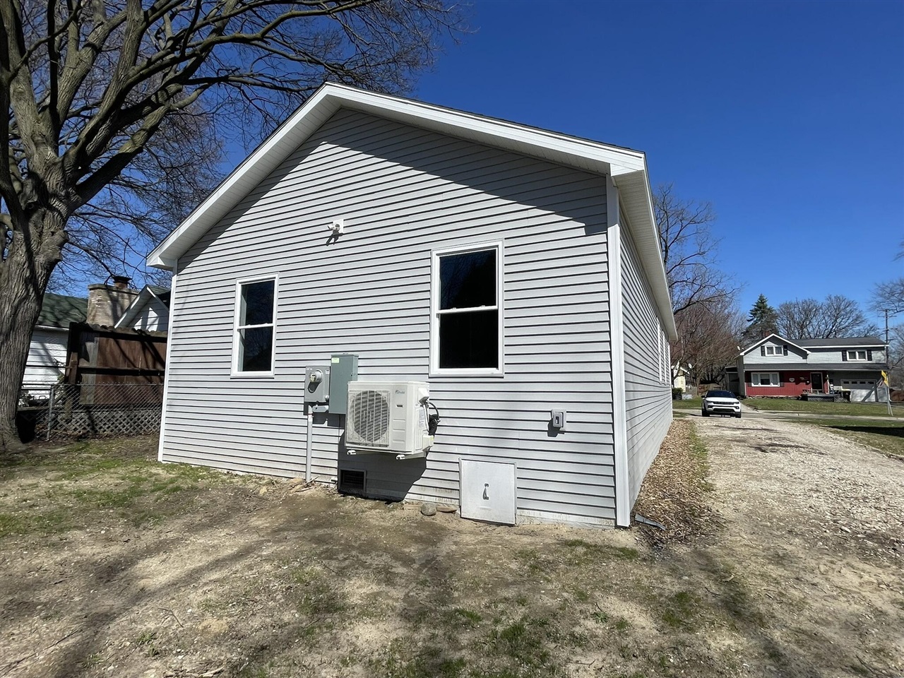 913 Pine Avenue, Alma, MI, 48801-1234