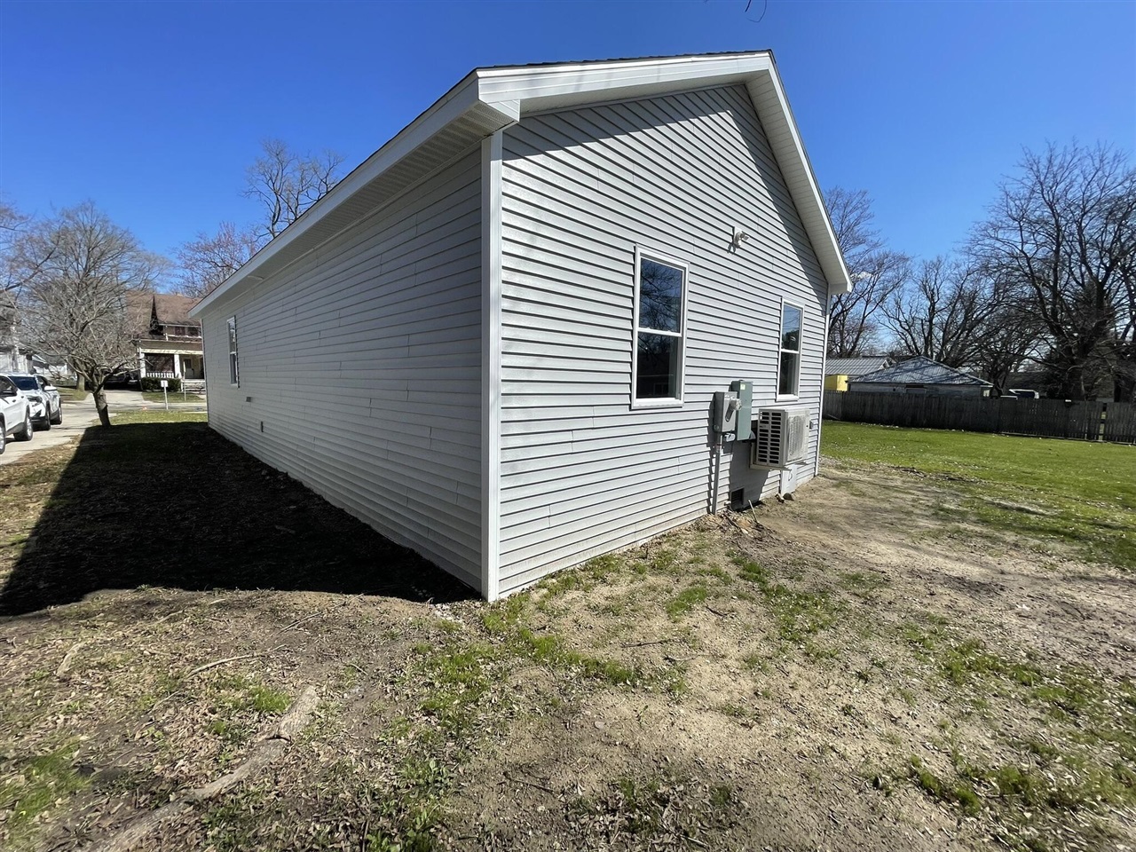 913 Pine Avenue, Alma, MI, 48801-1234