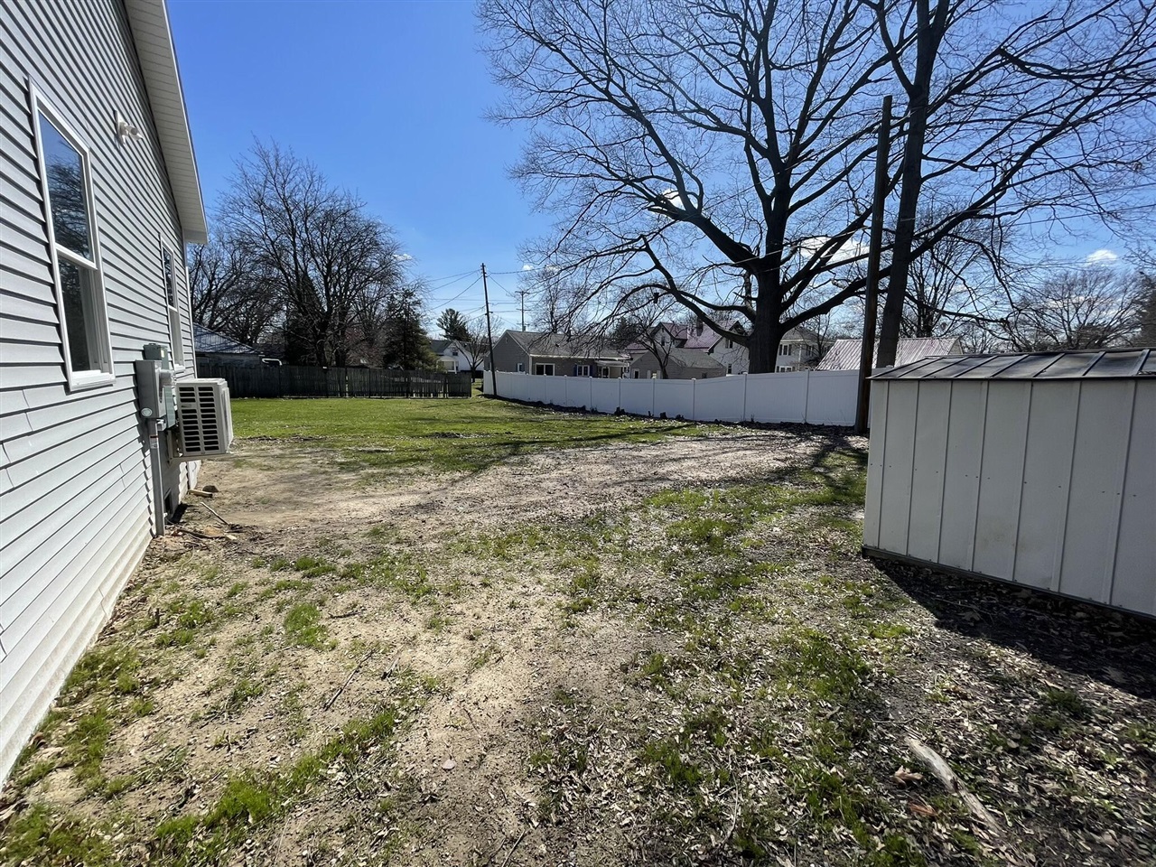 913 Pine Avenue, Alma, MI, 48801-1234