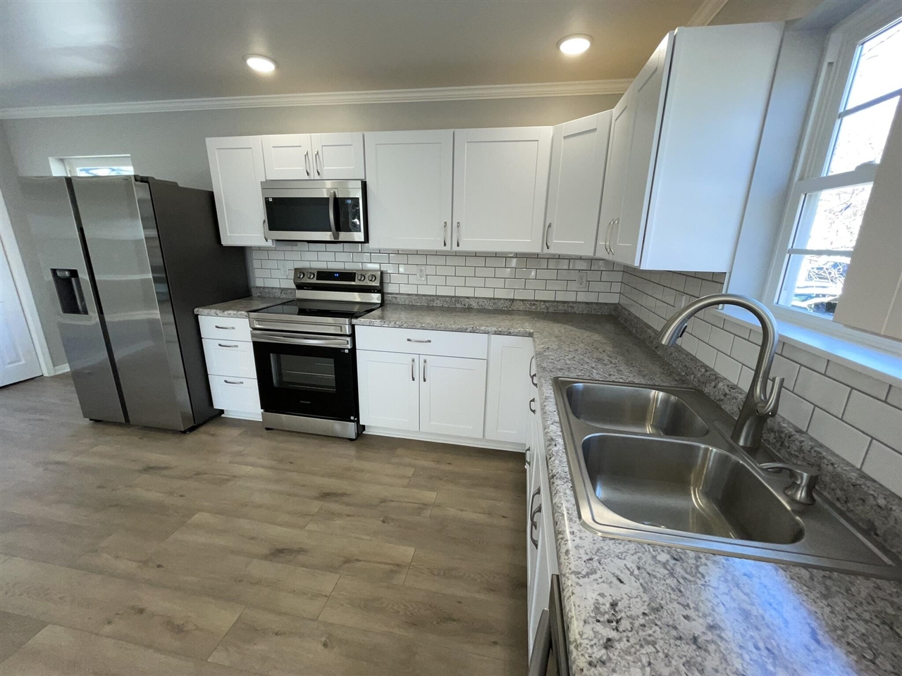 913 Pine Avenue, Alma, MI, 48801-1234