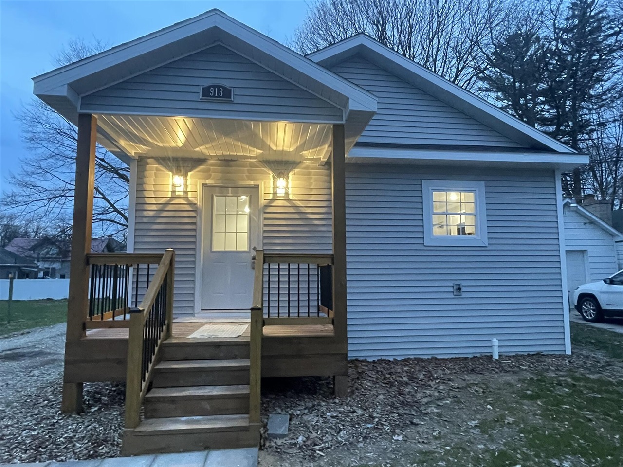 913 Pine Avenue, Alma, MI, 48801-1234