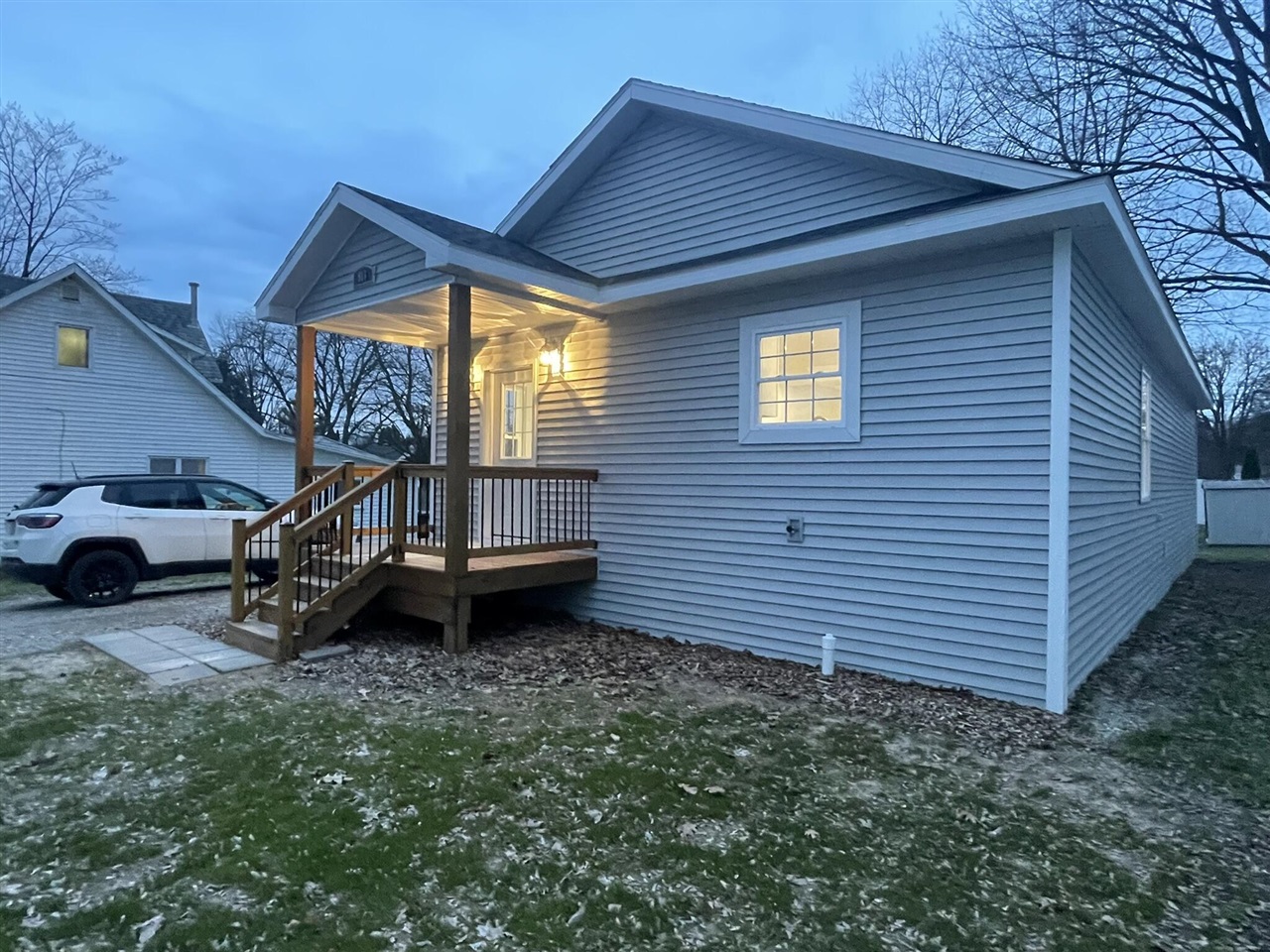 913 Pine Avenue, Alma, MI, 48801-1234