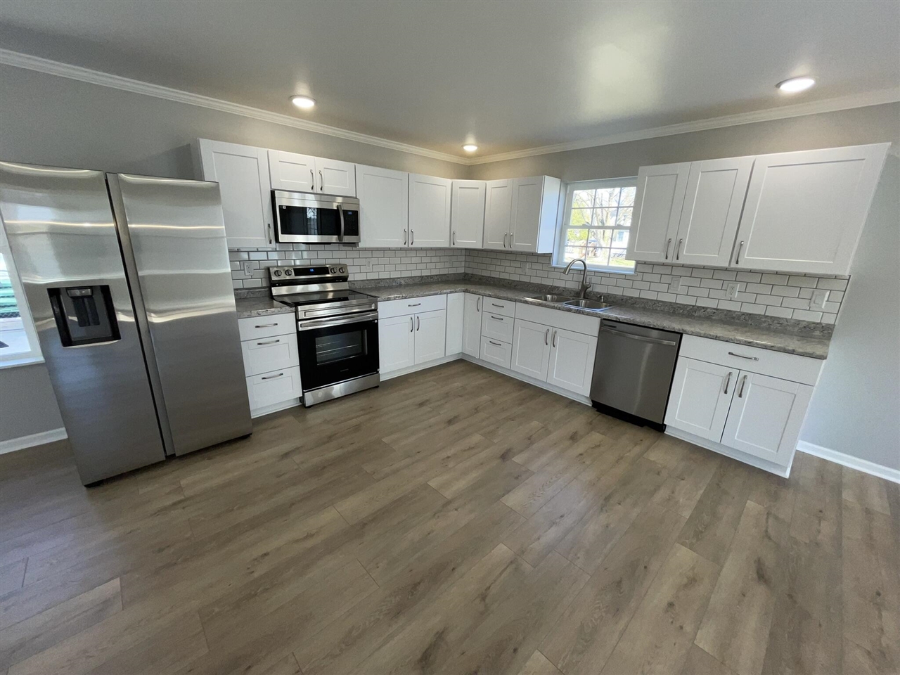 913 Pine Avenue, Alma, MI, 48801-1234