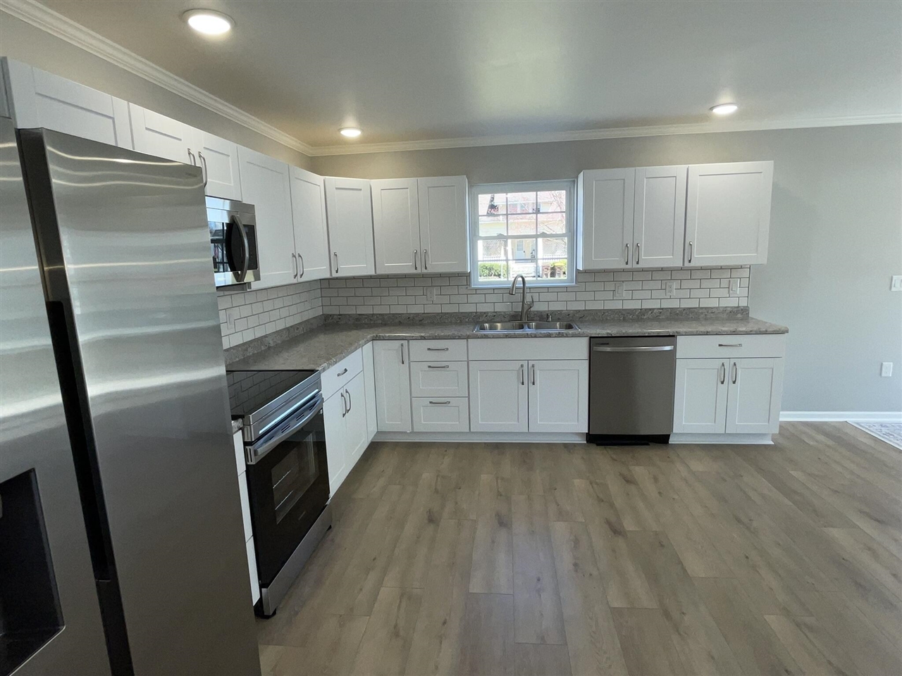 913 Pine Avenue, Alma, MI, 48801-1234