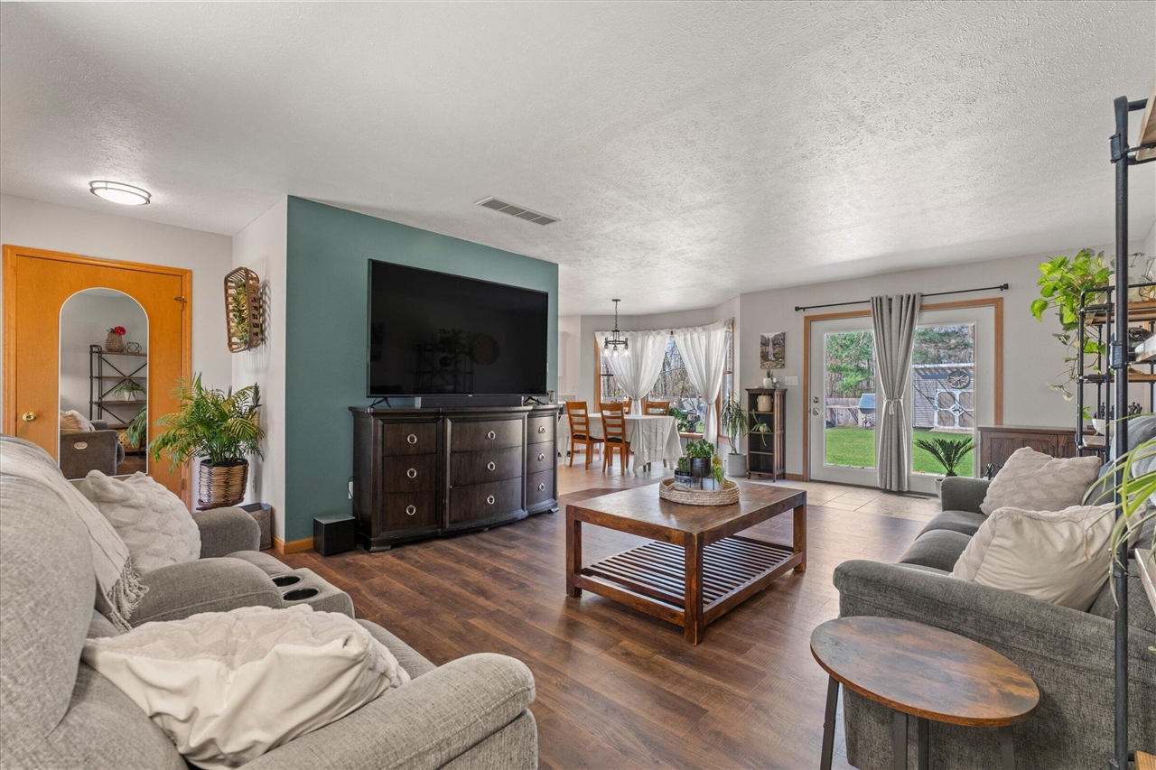 68600 Christiana Lake Road, Edwardsburg, MI, 49112-8727